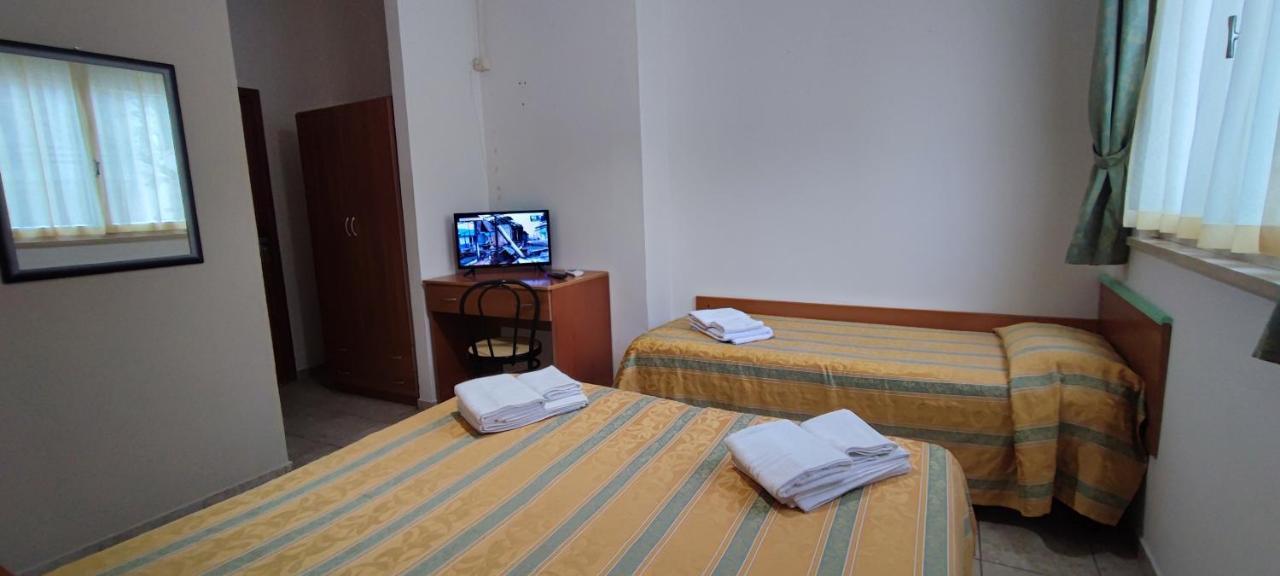 Hotel Zeus Lido Di Classe Room Only Exterior photo